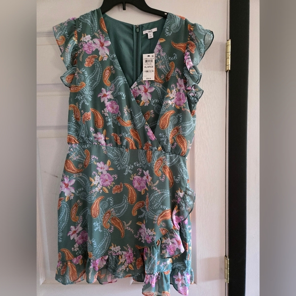 Bar III Dresses & Skirts - NWT Bar III Spring Fling Dress